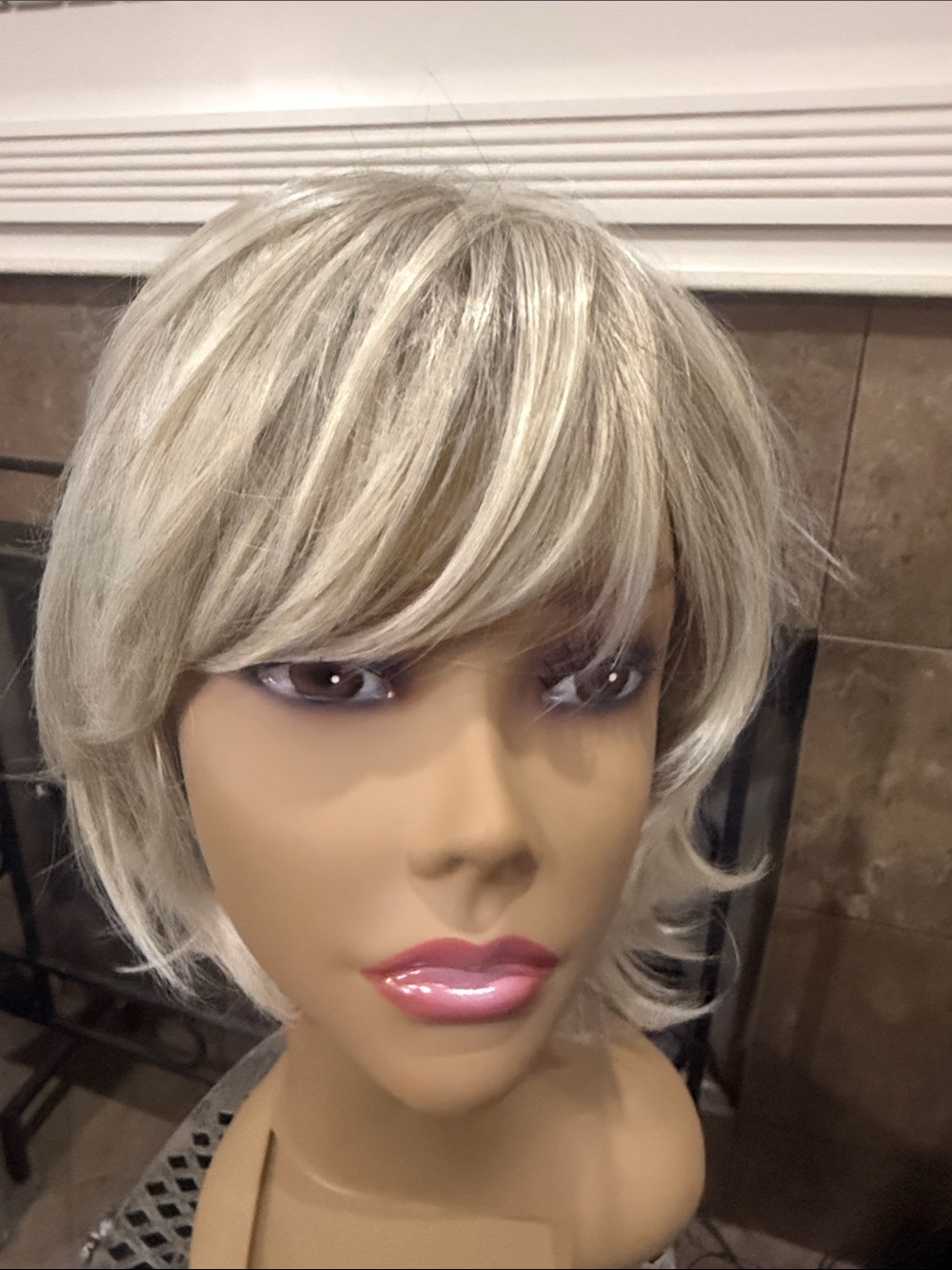 Short Layered Women's Wig - Blonde